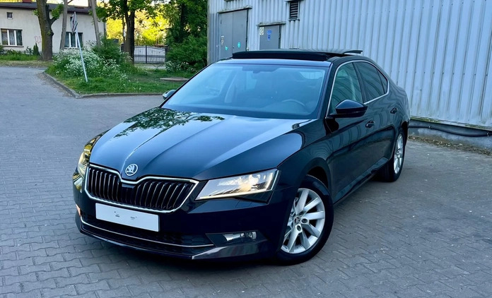 Skoda Superb cena 59900 przebieg: 188300, rok produkcji 2019 z Kudowa-Zdrój małe 667